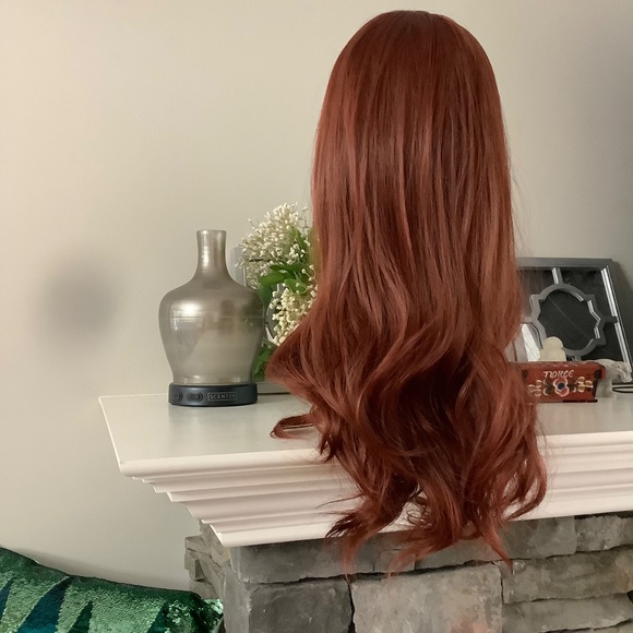 NWT Beautiful Auburn Wig - Picture 4 of 10